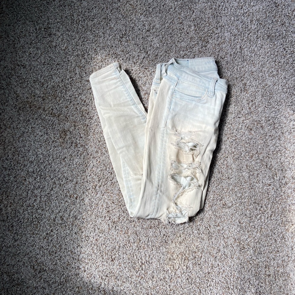 Super light wash American Eagle ripped jeggings